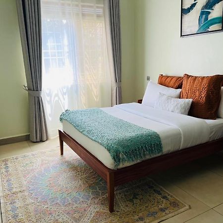 Alsander Homes Peach Bweyogerere Екстер'єр фото